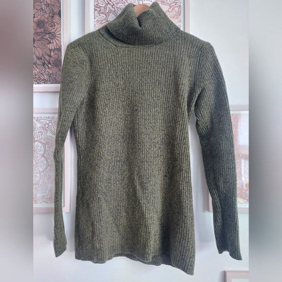 BR merino wool  medium ribbed turtleneck, olive green - Picture 2 of 11
